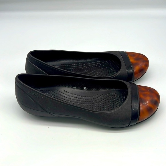 Crocs - Maryjane Brown Turtle Toe Cap Slip On Brown Flats Size 7 - Picture 1 of 11